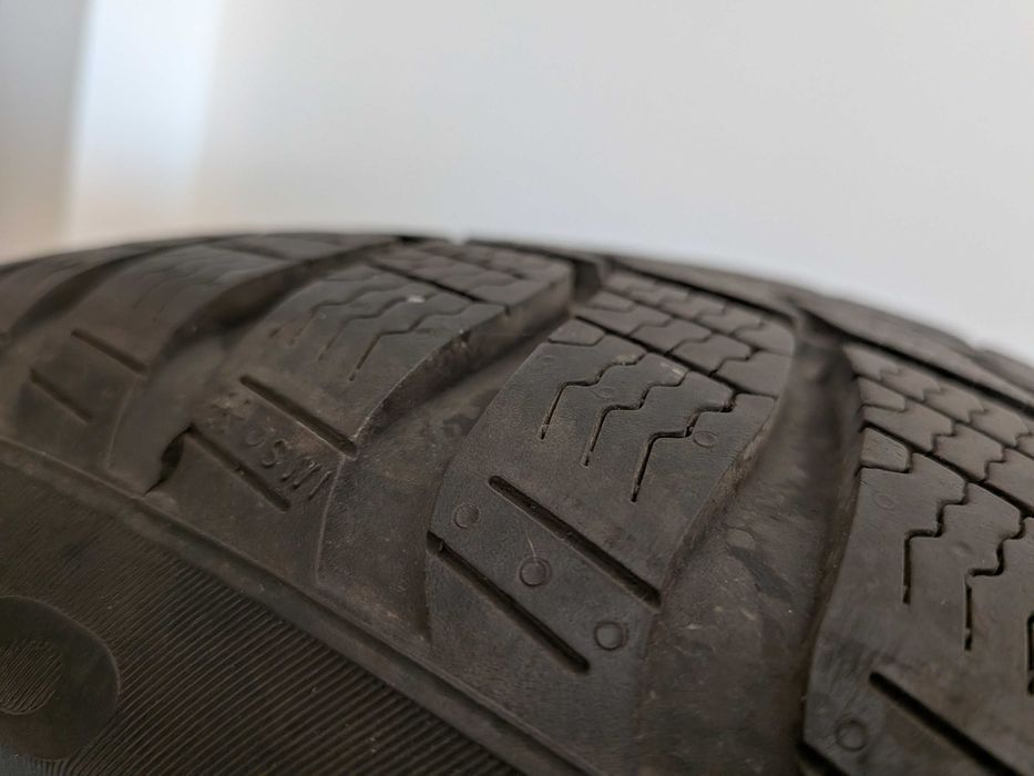 Opony zimowe Pirelli Sottozero 3 215/50 R18 92 V Karoq Ateca VW Audi