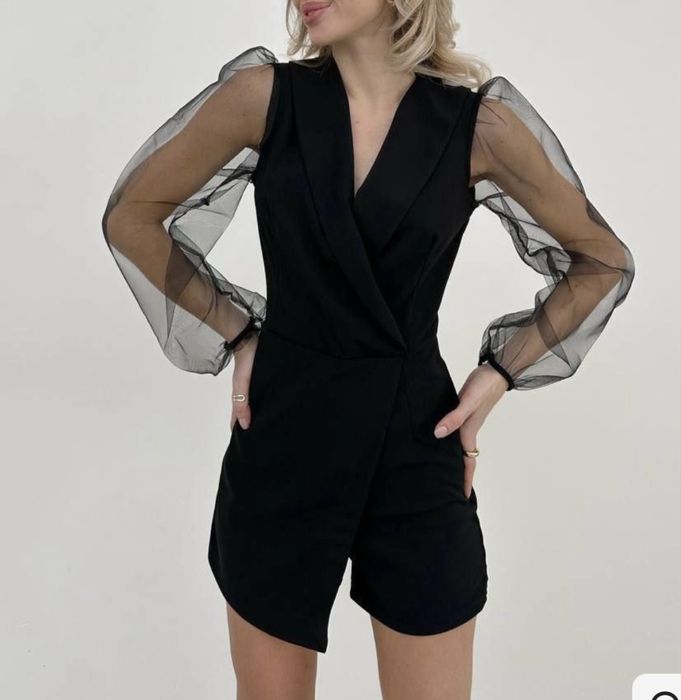 Комбінезон чорний з короткими шортами,рукавами із сітки, розмір 42-44