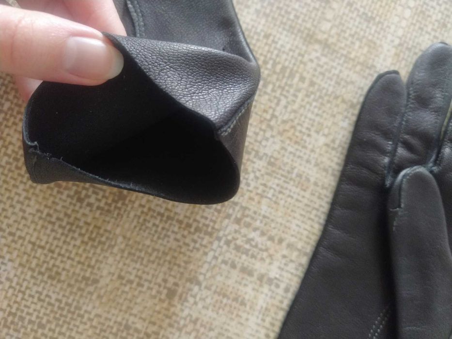 Damskie skórzane rękawiczki (samochodowe) . Rozmiar: 23 czarne