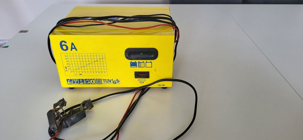 Prostownik 6 A do ładowania akumulatorów