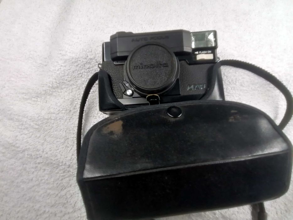 Máquina fotográfica analógica Minolta modelo HI-MATIC AF