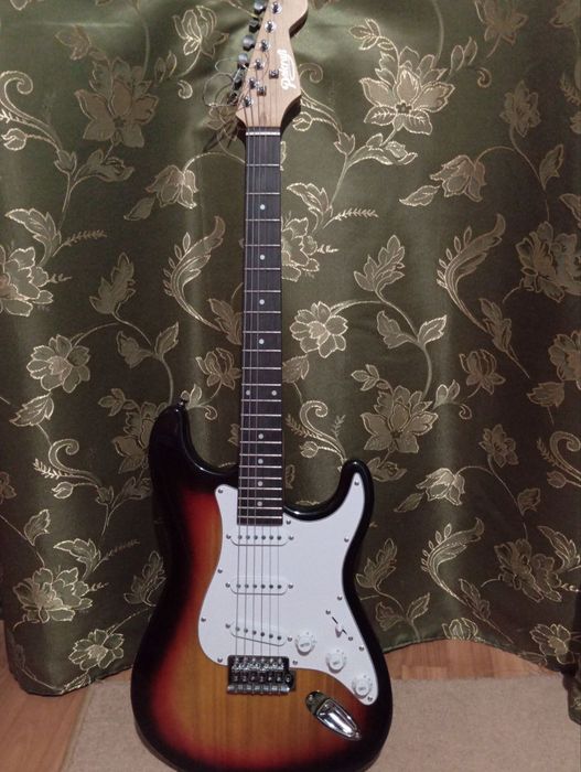 Електрогітара в хорошому стані