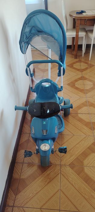 Vendo triciclo de passeio para criança em bom estado para desocupar.