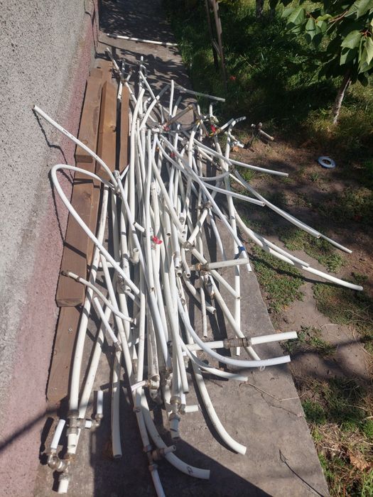 Трубы металопластиковые, краны.