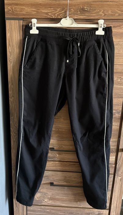 Spodnie joggery Cropp 32