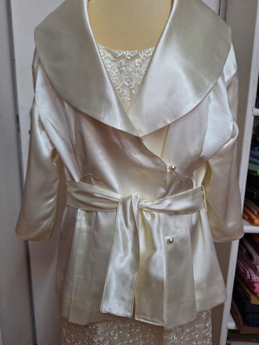 Vestido e jaqueta para ocasiões especiais