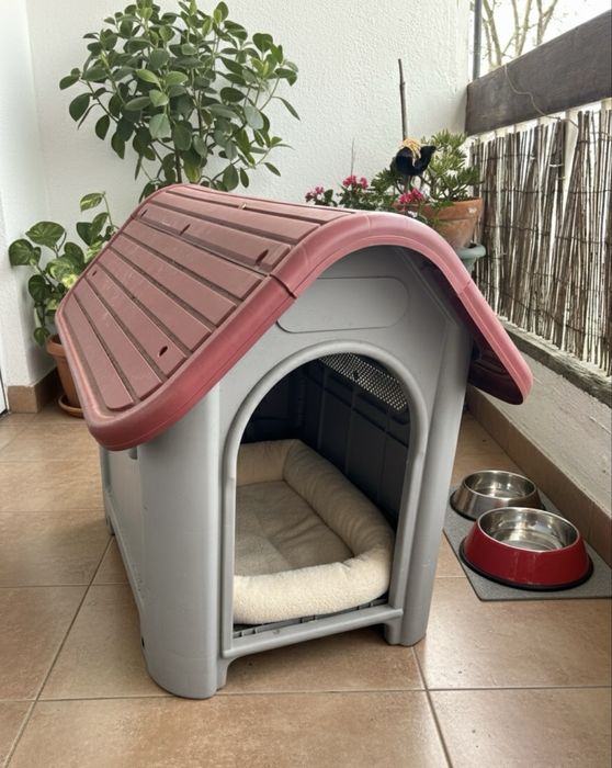 Casota de plástico para cão