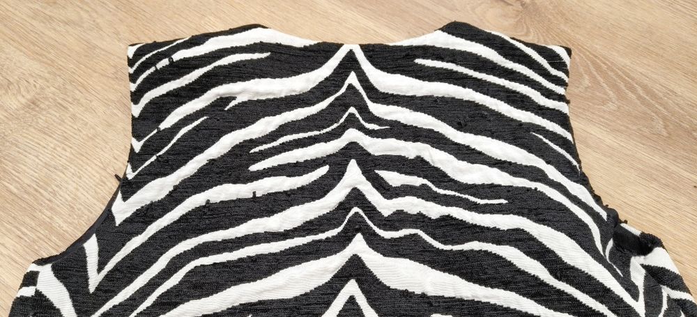 Kamizelka i spódnica zebra Zara rozmiar S