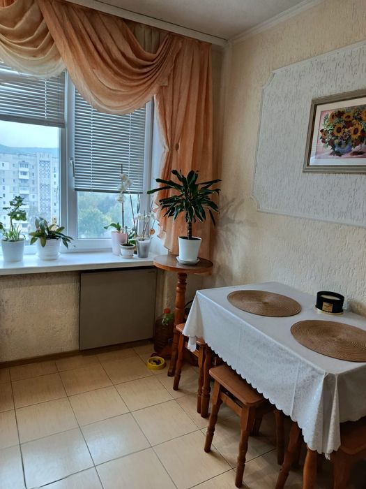 Двох кімнатна квартира на Ставиській, 65.