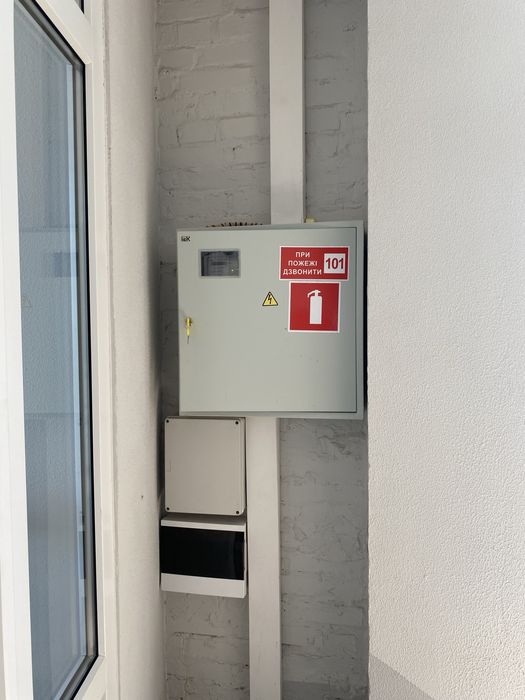 Продаж комерційного приміщення. Бізнес центр. Земельна ділянка