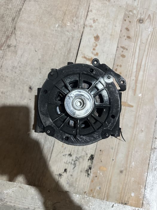 Генератор на мерседес w210 190A 2.0 2.7 дизель