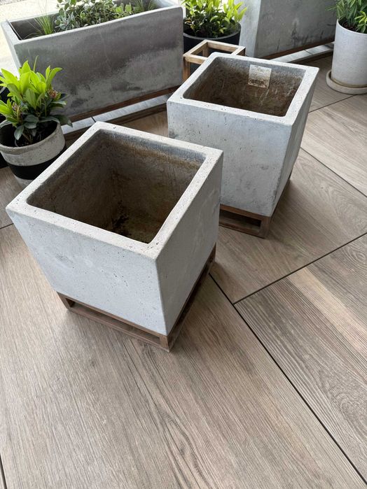 2 duże donice Cube 29x29x39 cm na drewnianej podstawie – taras/balkon - odbiór osobisty