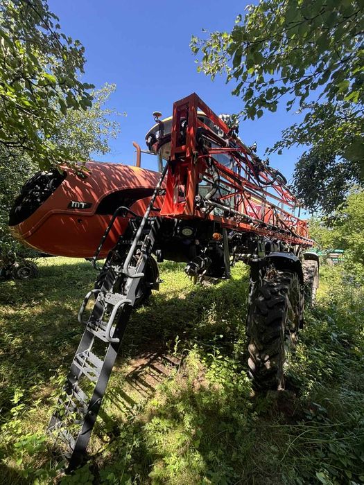 Самоходний оприскувач KUHN PARRUDA 3000