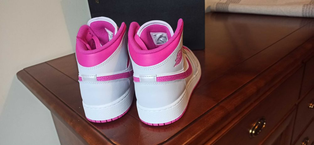 (r. 38,5) Nowe buty damskie Nike Air Jordan 1 Mid GS Pink FD8780.-500