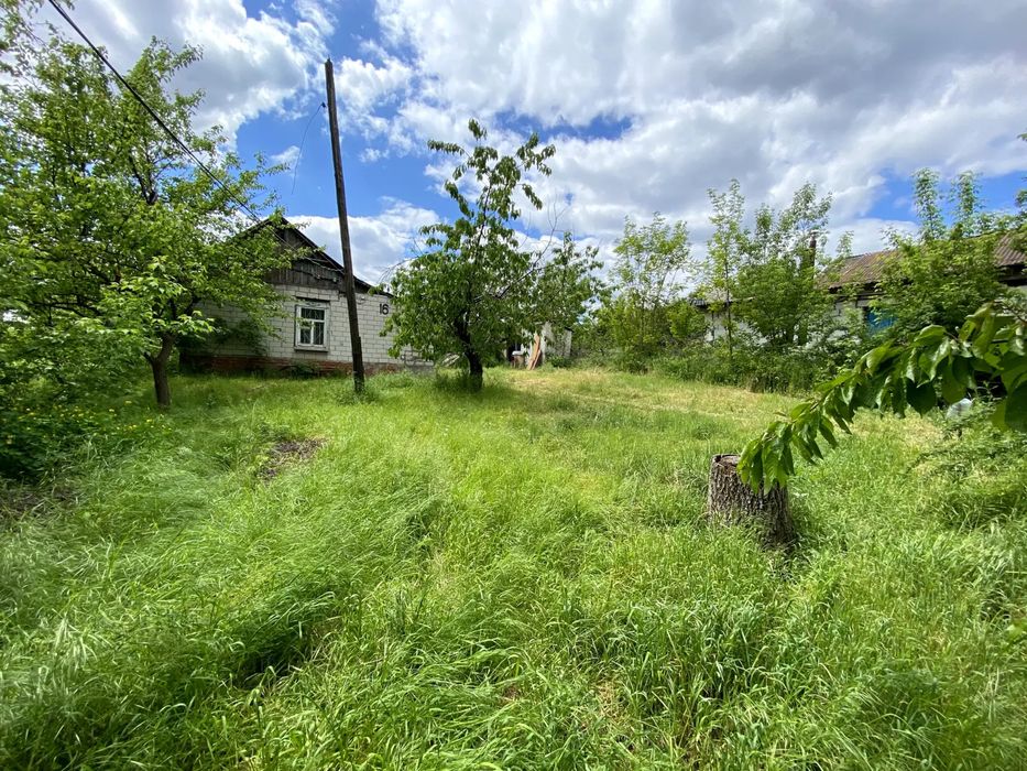 Капітальний гараж у жилому кварталі.Яма, світло, питна вода, підвал