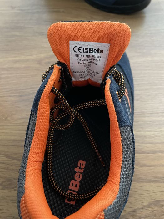 Nowe zamszowe buty robocze