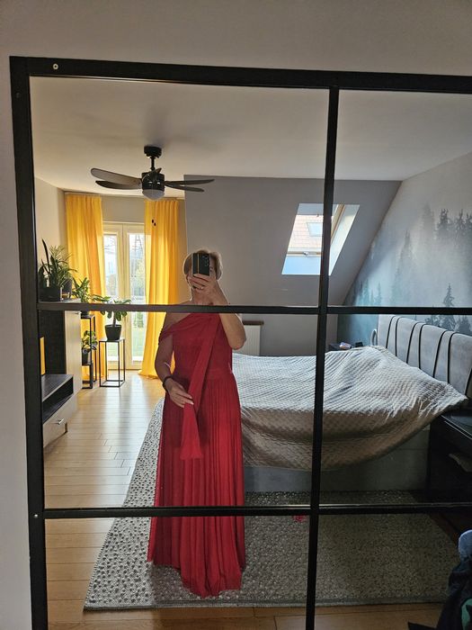 Sukienka maxi Mohito. L Sukienka z kolekcji Izabeli Janachowskiej. Burgund