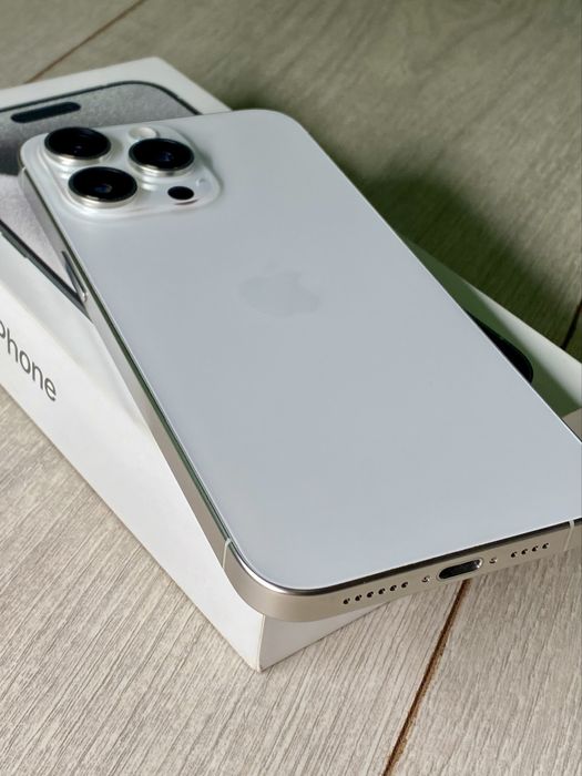 iPhone 15 Pro Max 256gb white titanium