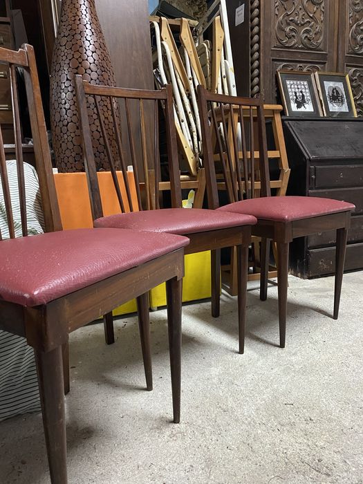 Conjunto de 5 Cadeiras Antigas de Madeira com Assento em Pele