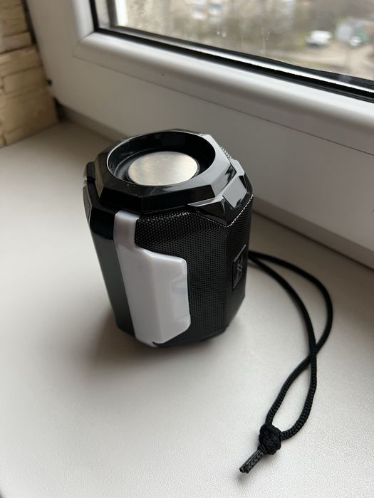 Колонка музична має блютуз