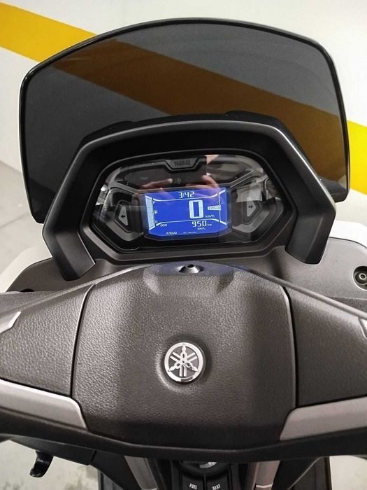 Yamaha Nmax 125 de 2025 só 900kms