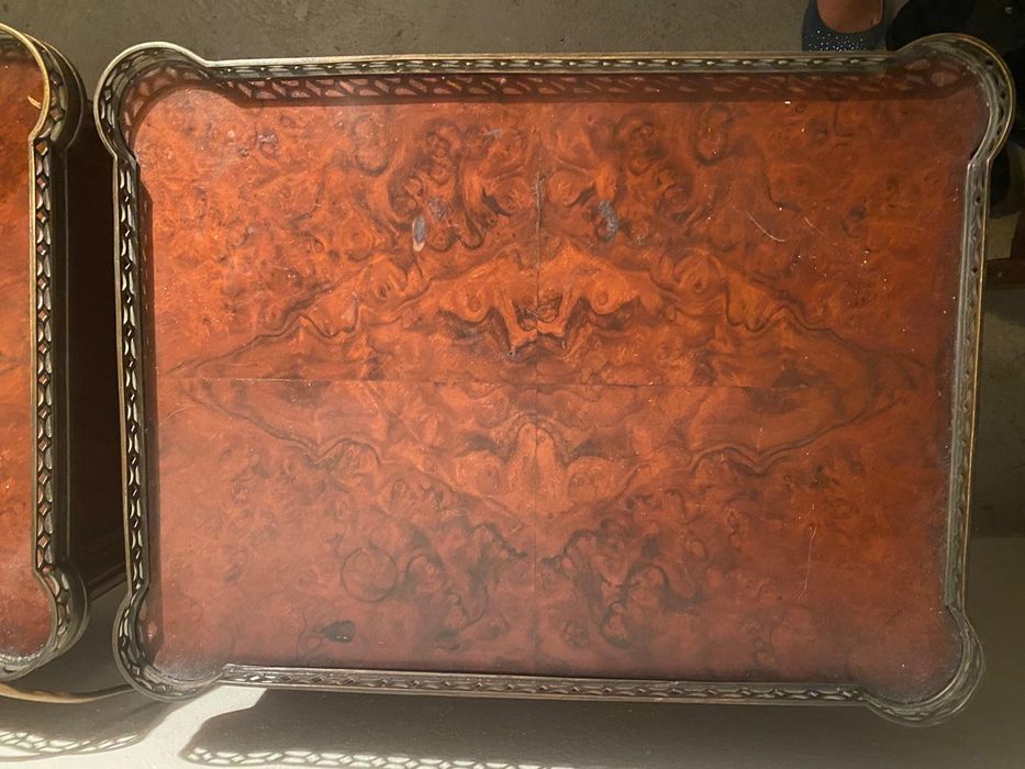 Mesas pequenas madeira e detalhes