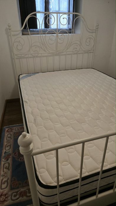 Cama de Casal Ikea Leirvik