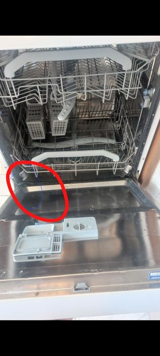 Maquina de lavar loiça Ariston para Peças  maquina trabalha bem faço entrega domicílio