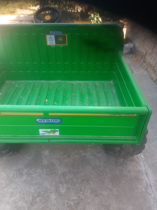 Продам атомобиль на акамуляторе для ребенка от 3 лет