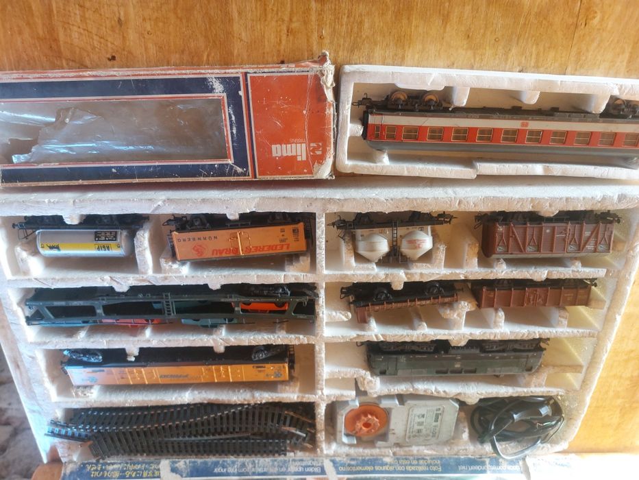 kolejka z szynami elektryczna