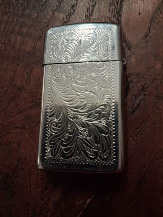Zippo e caixa Zippo (reservado)