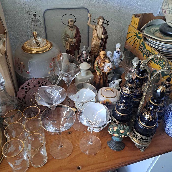 Recheio de loiças Vista Alegre, SPAL, Cristais, Vidro Murano, etc.