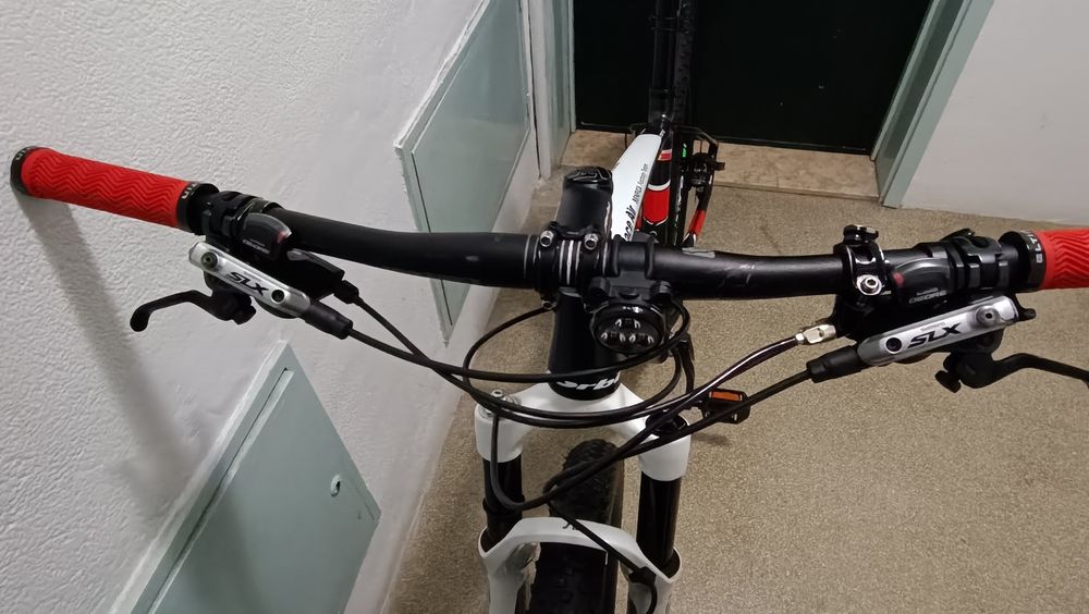 Vendo Bicicleta  (Benfica)Jorbi Rece Airbag Carbono