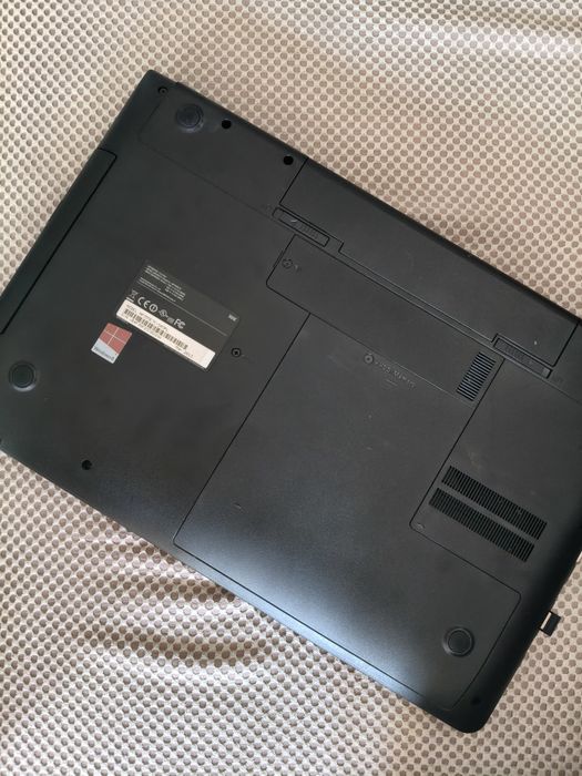 Laptop 17 cali Samsung SSD sprawny