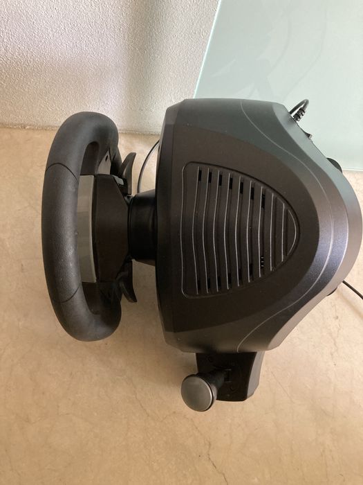 Volante e pedais Ferrari para PC