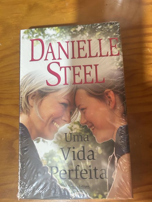 Livro uma vida perfeita -Danielle Steel