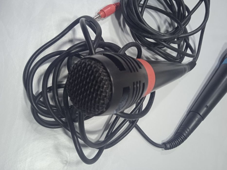 Dois microfones como novos