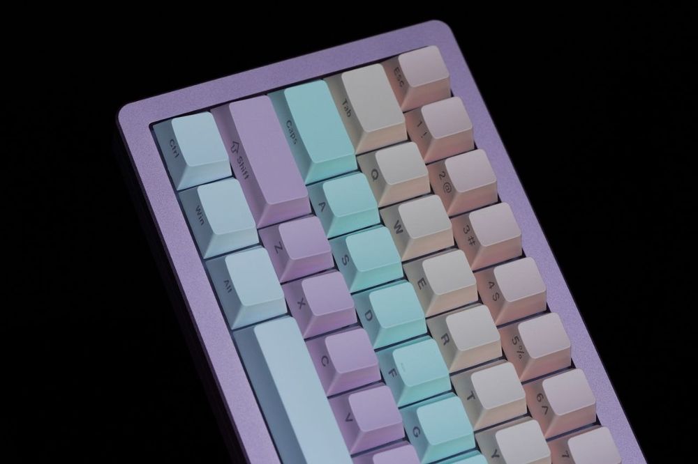 Игровая клавиатура YUNZII AL71 — механические переключатели и стильный