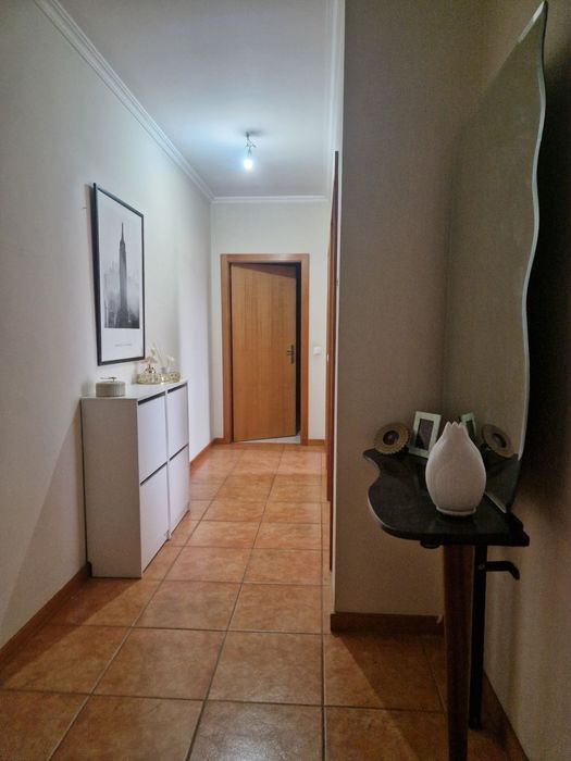 Apartamento T1 com garagem