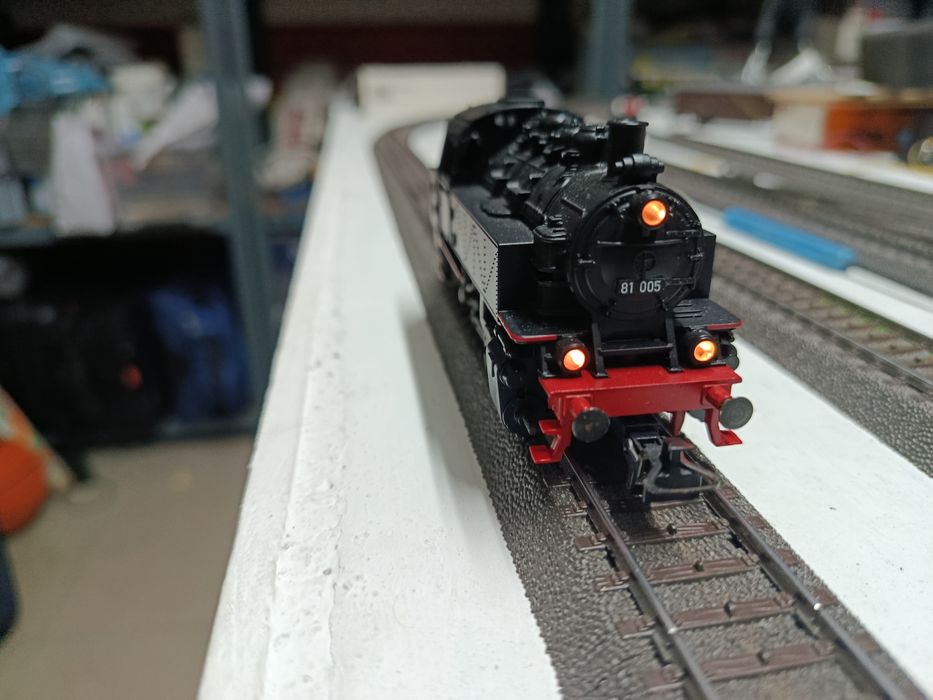 Märklin H0 BR 81 005 Digital – Luzes a funcionar