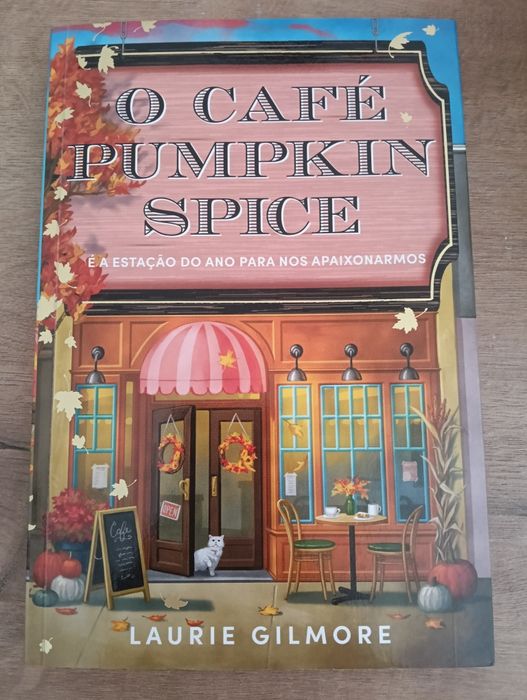 O Café Pumpkin Spice e A Livraria Cinnamon Bun