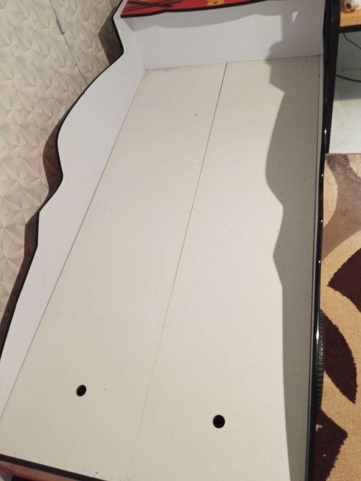 Дитяче ліжко у формі авто