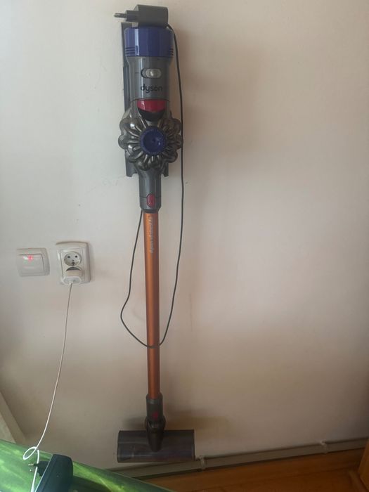 Dyson absolute v8
