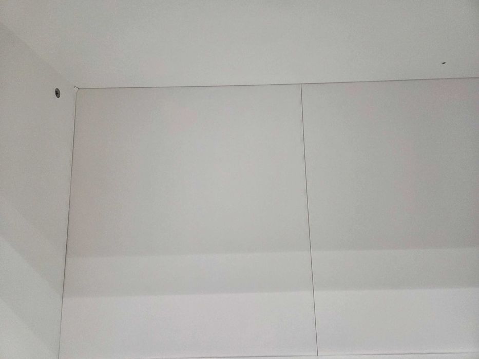 2a mão - Roupeiro MOKARIS como novo (portas batentes e 2 gavetas 144x200cm branco)