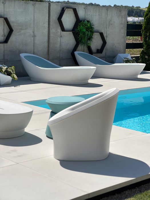 Nowoczesne leżanki leżaki szezlong ogród basen Venve design leżak