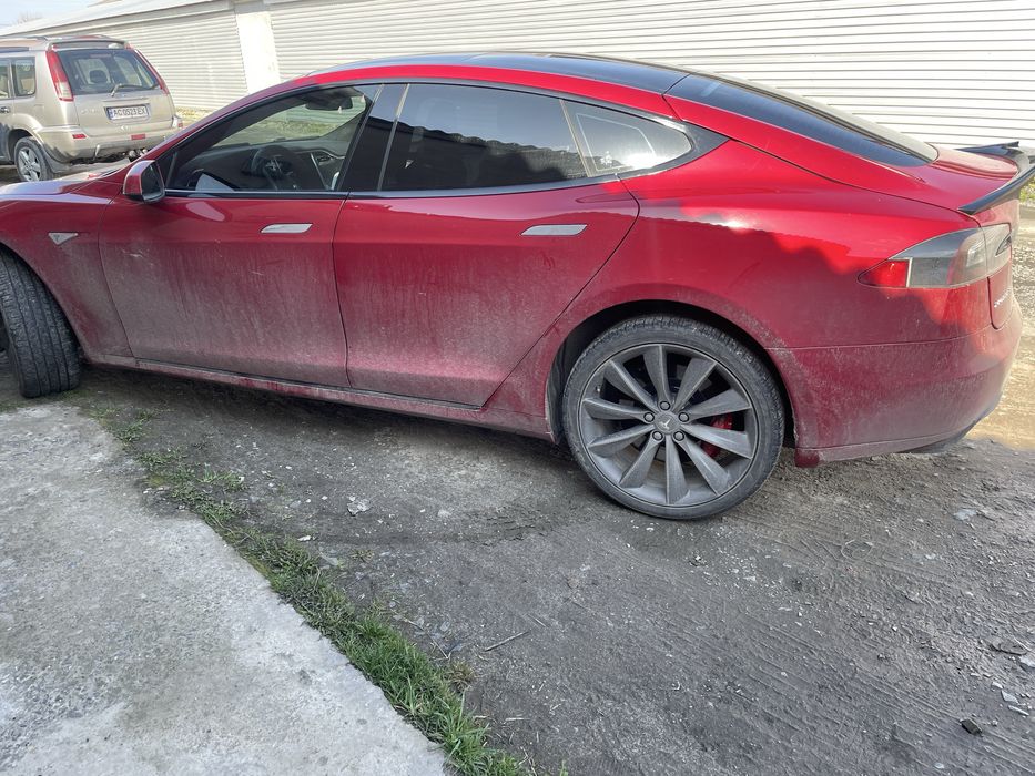 Tesla S 12-21р кузовні запчастини