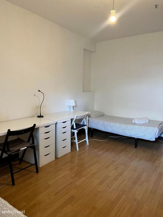 Quarto - localizado em Paranhos Porto