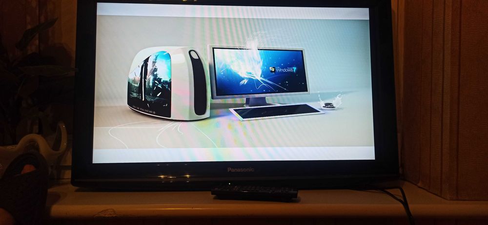 Telewizor/monitor Panasonic TX-L32X10P analog + oryg pilot