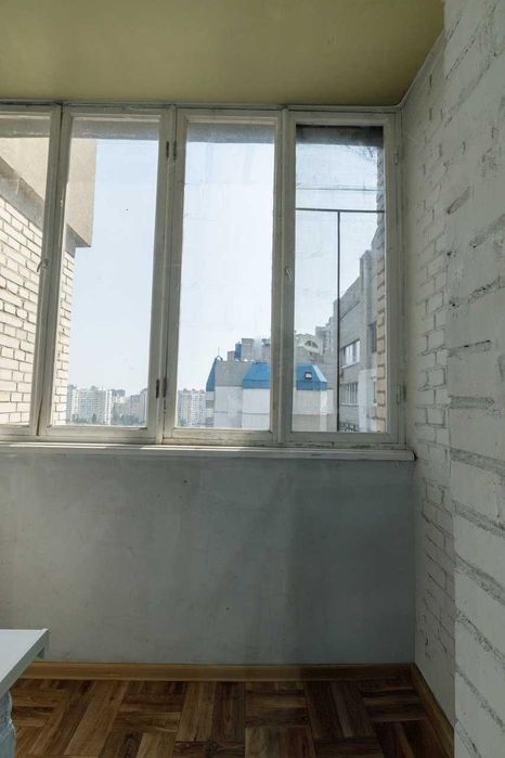 2.5% комісія продам 2 кім кв. вул. Драгоманова 31 в  метро Позняки