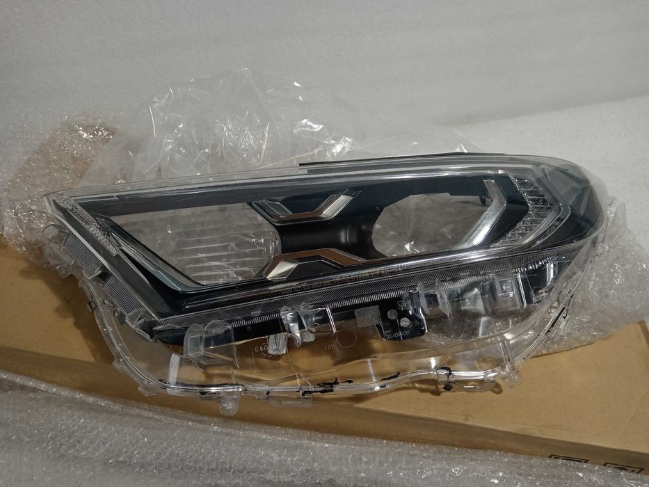 Toyota Rav 4 Стекло фары 8110B42A33 Тойота Рав 4